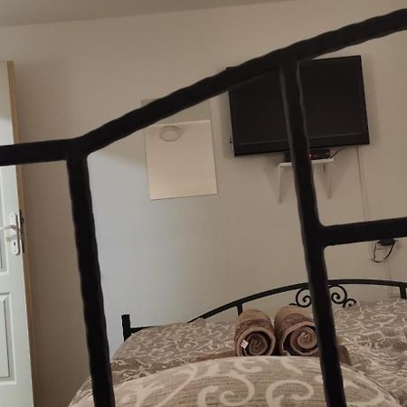 Kuca Za Odmor "Crni Bor" Apartman Galambóc Kültér fotó
